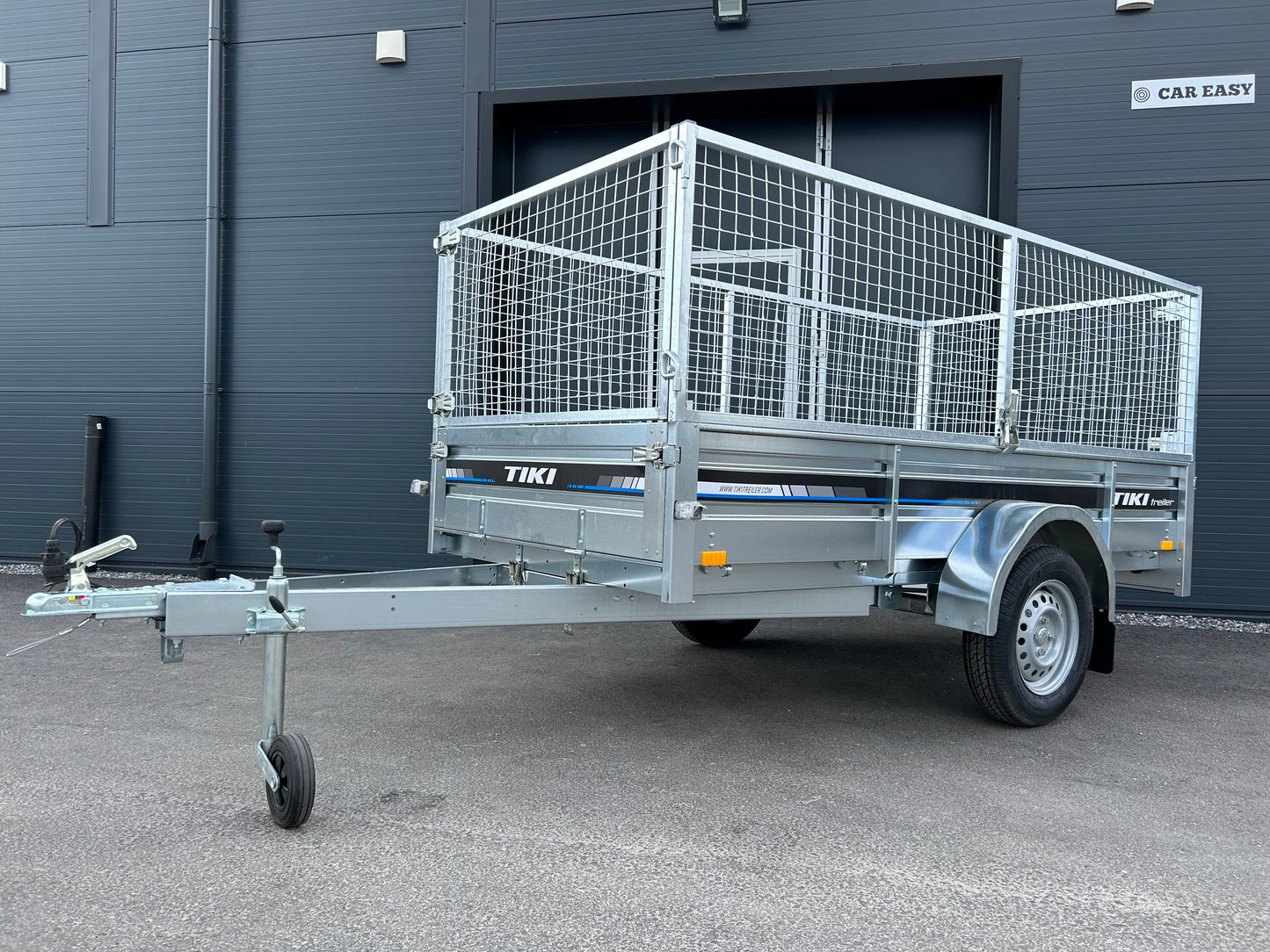 Tiki CS-265R Trailers with lattice gate/net gate