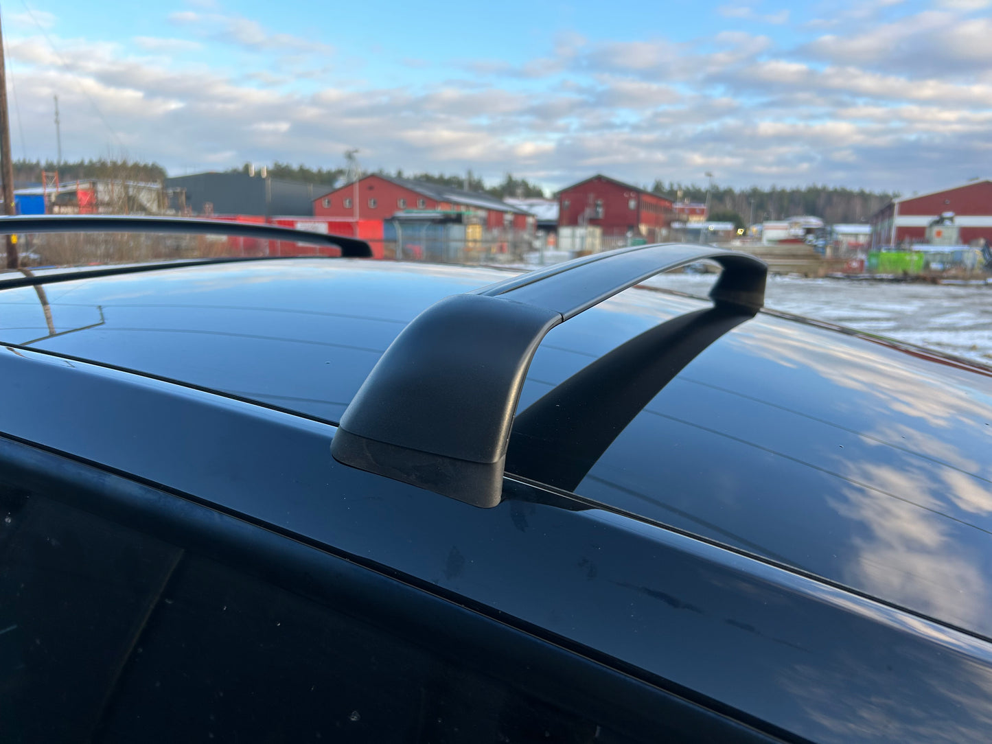 Tesla Model Y Takräcken låsbara