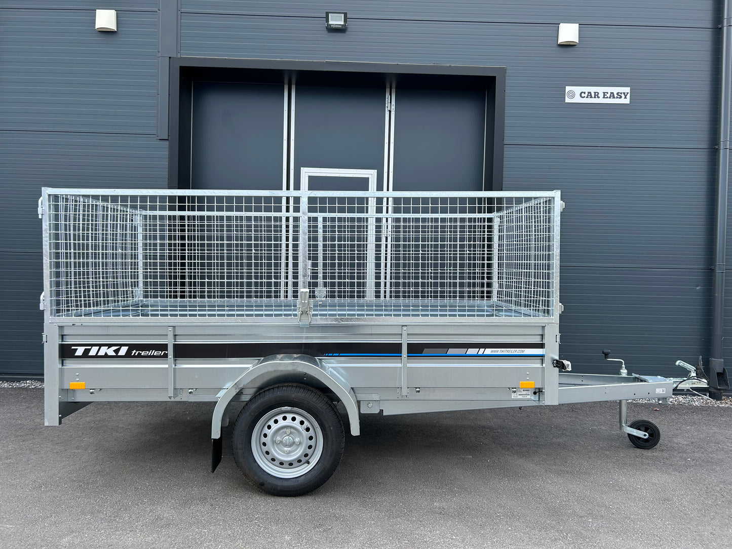 Tiki CS-265R Trailers with lattice gate/net gate